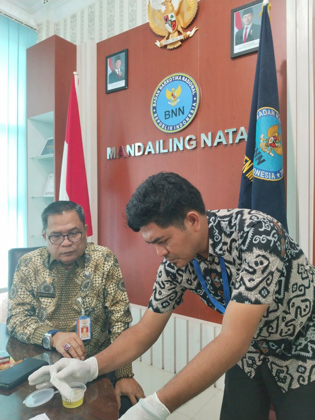 Mengawali Tahun 2025 Para Personil BNNK Mandailing Natal Melaksanakan Tes Urine